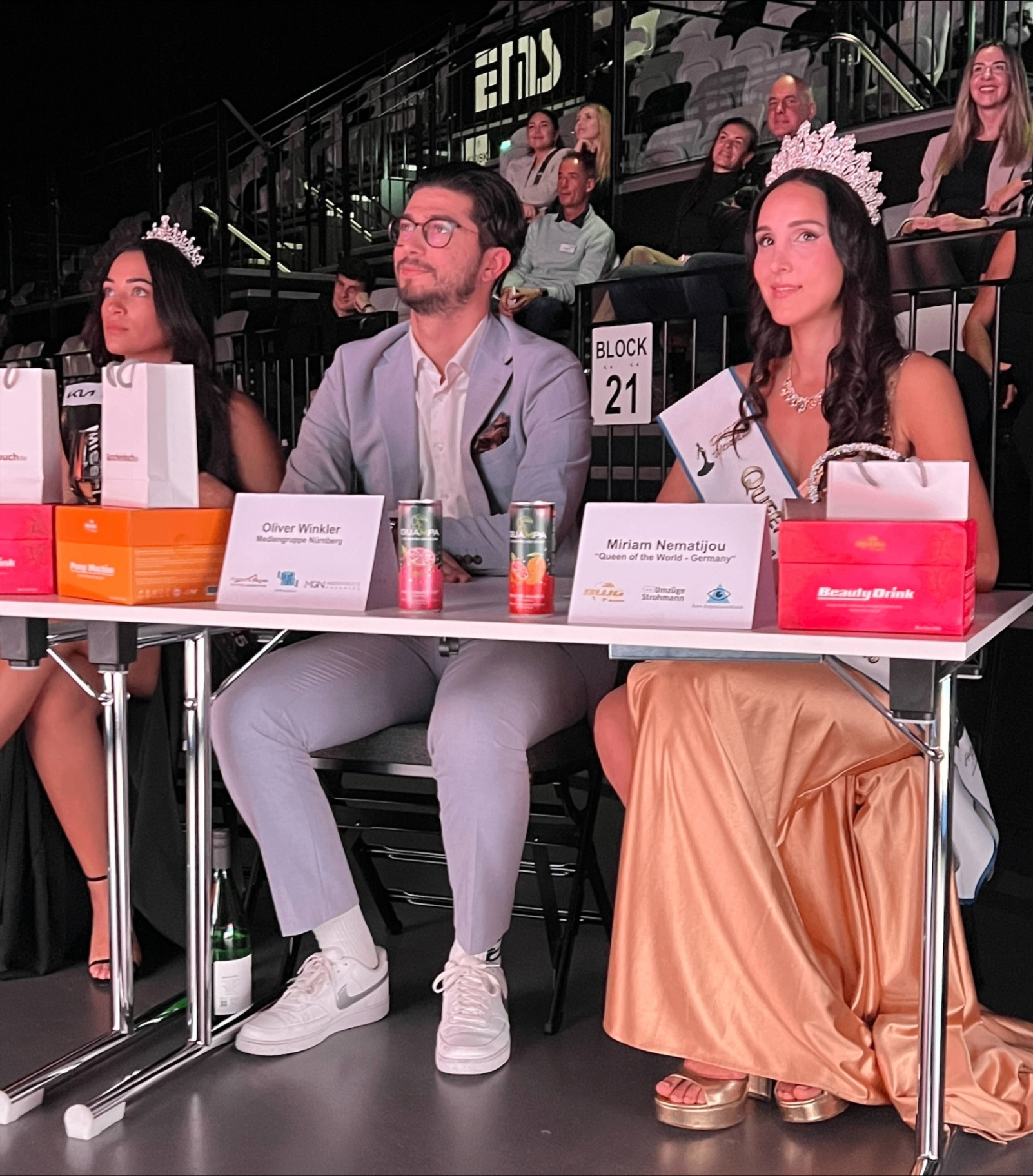 Jury und Gäste am BWG-Tisch beim Miss & Mister Nürnberg 2025